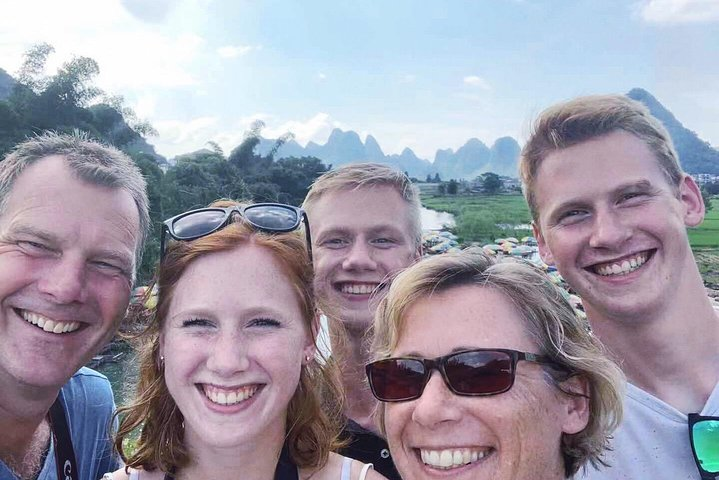 Happy family with Guilin photography tours 