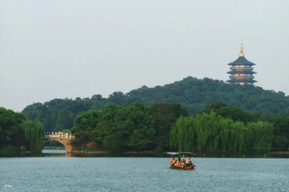 [Paradise on Earth] Hangzhou West Lake Cruise and Three Pools Mirroring the Moon Island Tour Ticket - Photo 1 of 9