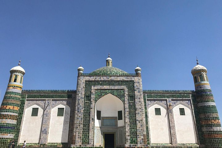 Private 2-Day Tour to Kashgar and Karakul Lake from Urumqi by Round-way Flight - Photo 1 of 9