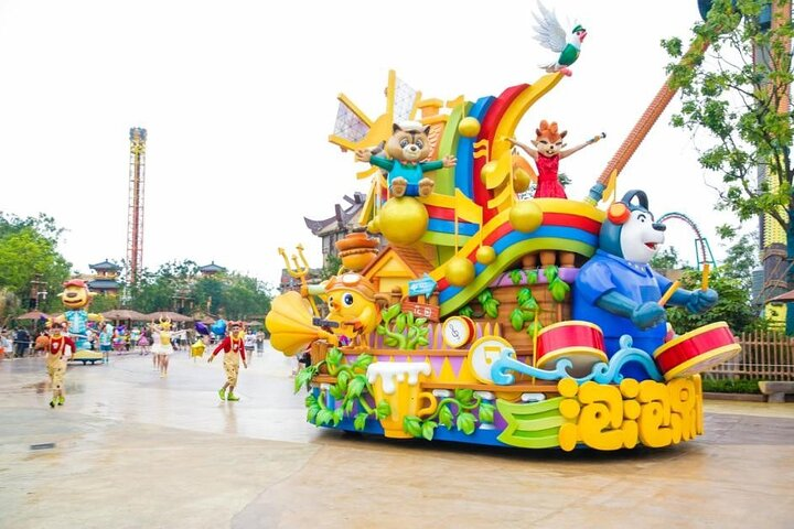 7-Hour Private Day Tour to Sunac Land Amusement Park in Guangzhou - Photo 1 of 9