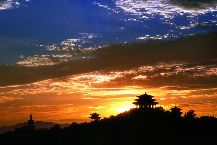 Private Evening Tour: Jingshan Park Sunset View & Hutongs Tour with Royal Food - Photo 1 of 8
