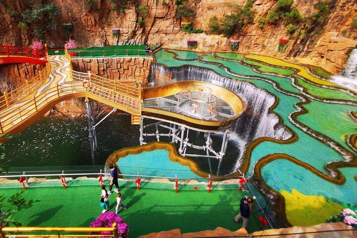 7 color pond at Shilinxia