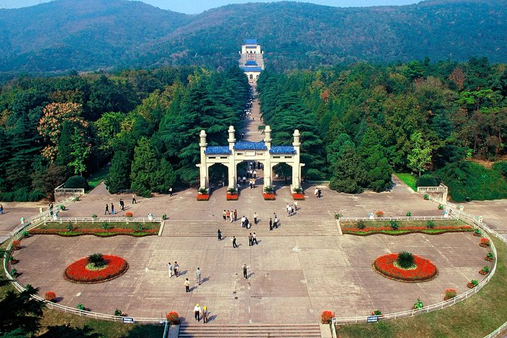 Private Nanjing Layover Tour to Sun Yat-sem Mausoleum and Xiaoling Tomb - Photo 1 of 6
