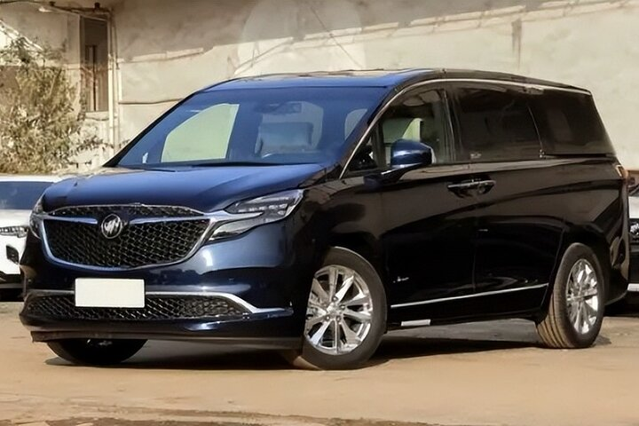 Private Pick-up From Shanghai Pudong Airport to Locations in City - Photo 1 of 5