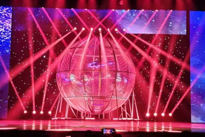 Red Theatre Acrobatics Show