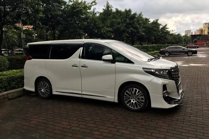 24 Hours Shenzhen and Hong Kong Roundtrip Transfers by Luxury Car - Photo 1 of 2