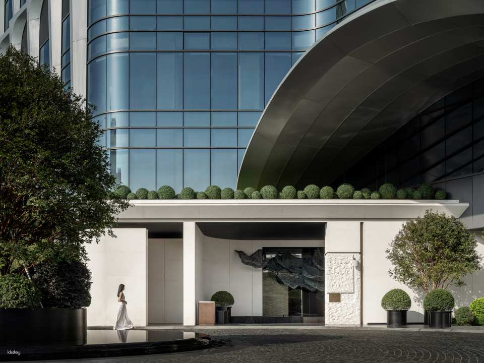 Shenzhen, China | HUALUXE Shenzhen Bao'an, an IHG Hotel | Accommodation Deals | Near Bao'an Airport - Photo 1 of 10