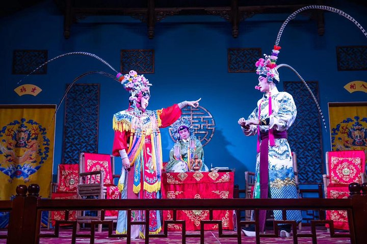 Sichuan Opera with face-changing at Sichuan opera theater - Photo 1 of 5