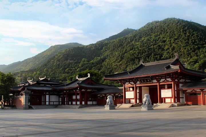 Skip the Line: Admission Ticket & Official Tour Guide of Xian Huaqing Palace - Photo 1 of 6
