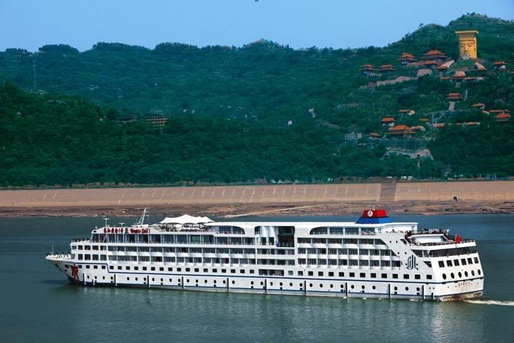 Yangtze River Deluxe Cruise 4D/3N from Chongqing to Yichang - Photo 1 of 6