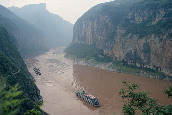 Yangtze River Deluxe Cruise 5D/4N from Yichang to Chongqing - Photo 1 of 14