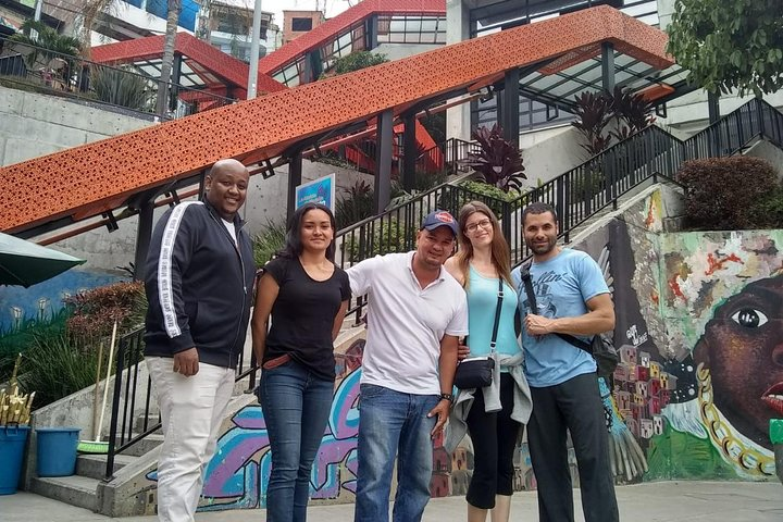Barrio transformation and urban escalator of Comuna 13 - Photo 1 of 25