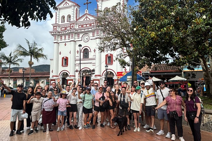 Day tour to Guatapé +Rock del Peñol: Breakfast, Lunch and Boat. - Photo 1 of 15