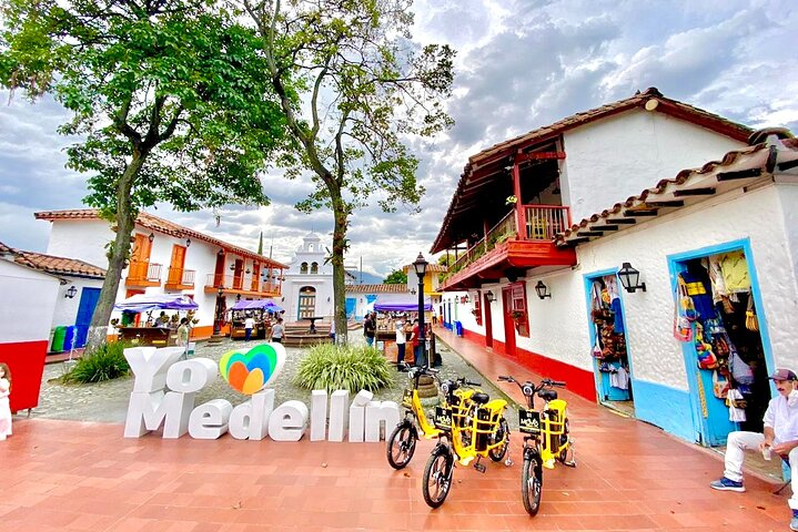 Private and personalized time and tailor-made tour Medellin - Photo 1 of 6