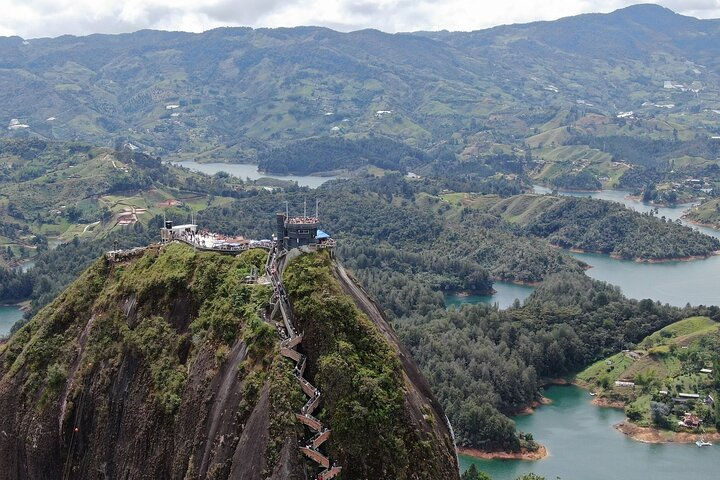 Día de Sol en Guatapé - Yate Majestic & Piedra del Peñol - Photo 1 of 3