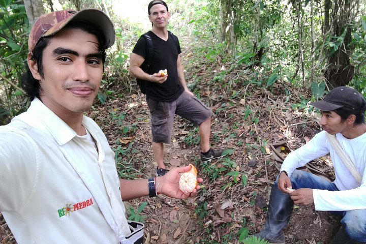 Walking with the friend of Spain, touring the community with the native guide Jose Ramon.