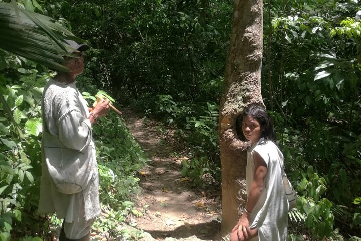 Kogi friends on the way to the waterfall.