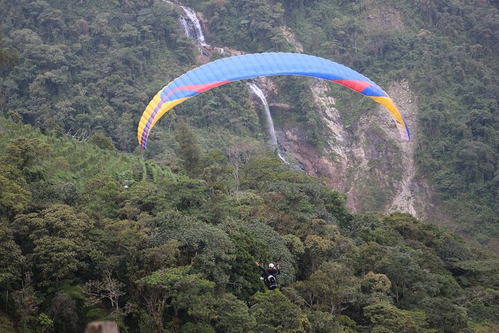Exciting PARAGLIDING flight from MEDELLÍN over waterfalls - Photo 1 of 8