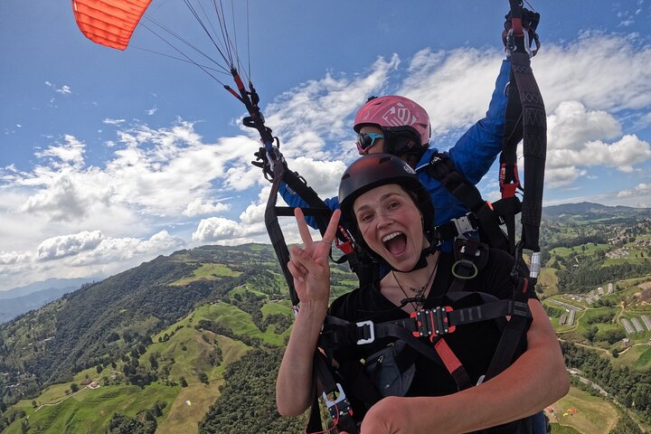 Paragliding flight in Medellin - Photo 1 of 17