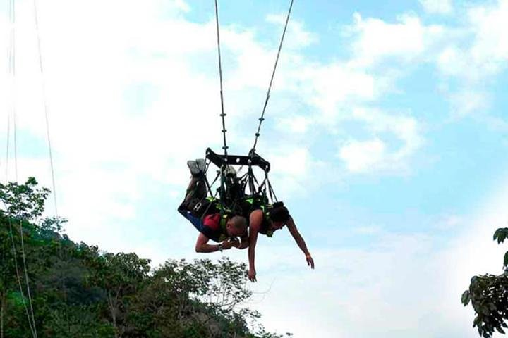 Pendulum at the peak, from Bogota  - Photo 1 of 6