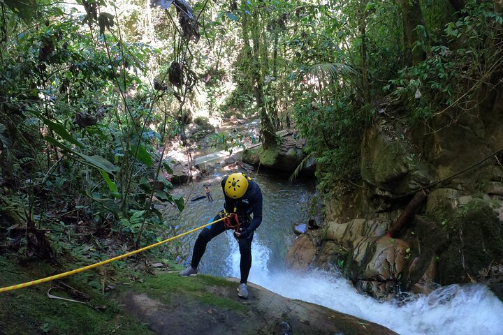 Rappelling down a 15- metre-deep waterfall with specialised equipment and our excellent crew of safety leaders. Discover this natural wonder in the Cocora Valley
