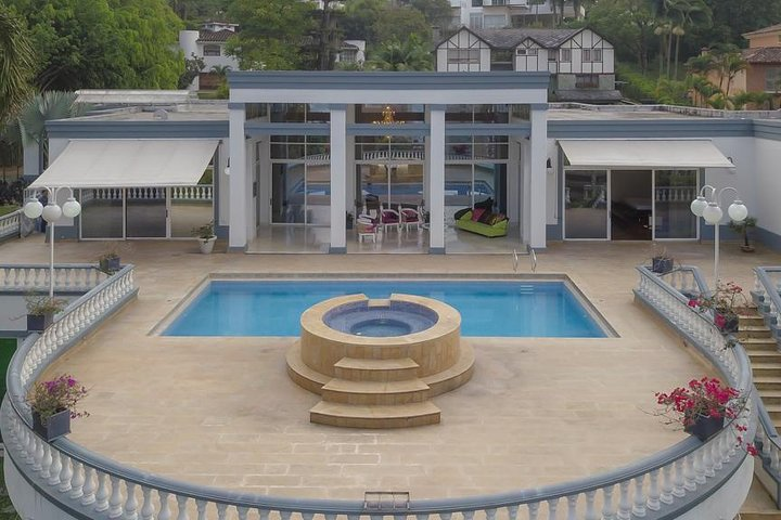 Real Estate tour and local gastronomy - Photo 1 of 17