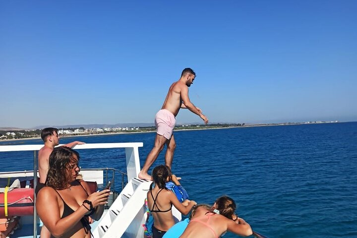 90-Minutes Glass Bottom Trip With Quick Dip  - Photo 1 of 6