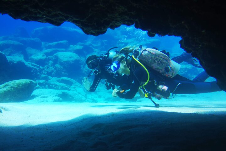 Dive Site : Cave