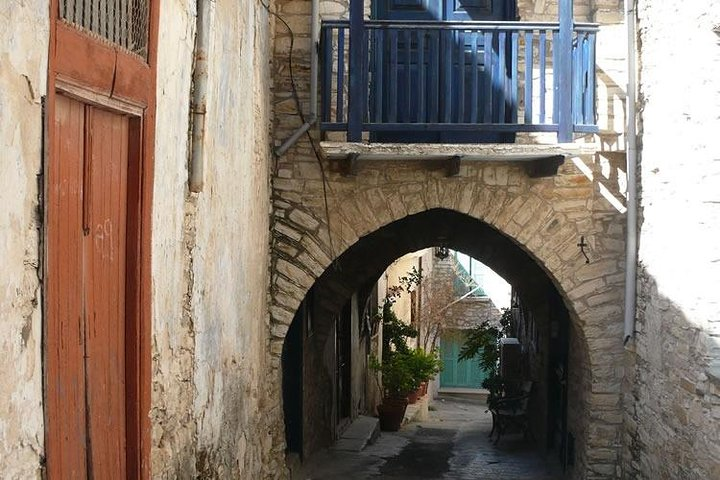Walking in Pano Lefkara village and around Lefkara manmade lake - Photo 1 of 10