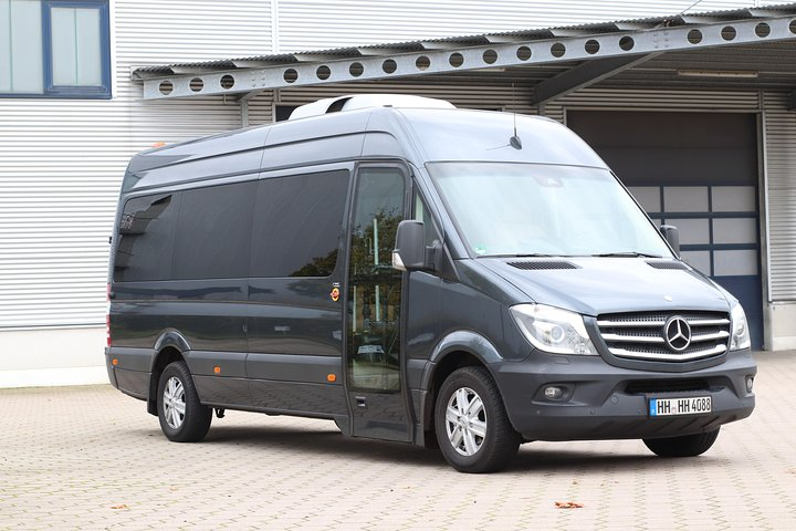 Airport Transfer Luxury Van 8-seater (max. 8 PAX) - Photo 1 of 6