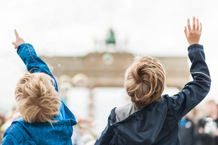 Kids at Brandebourg Gate