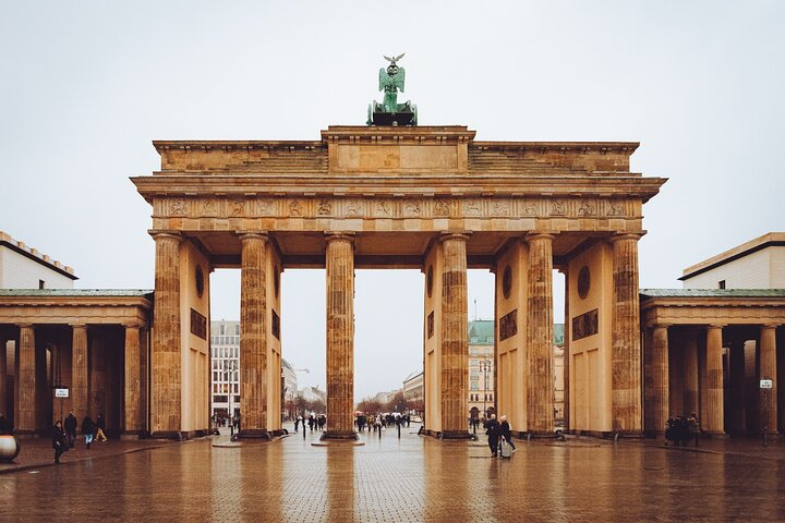Explore Berlin’s iconic landmarks and hidden gems as you solve intriguing clues enjoy team challenges and immerse yourself in the city’s rich history at your own pace.