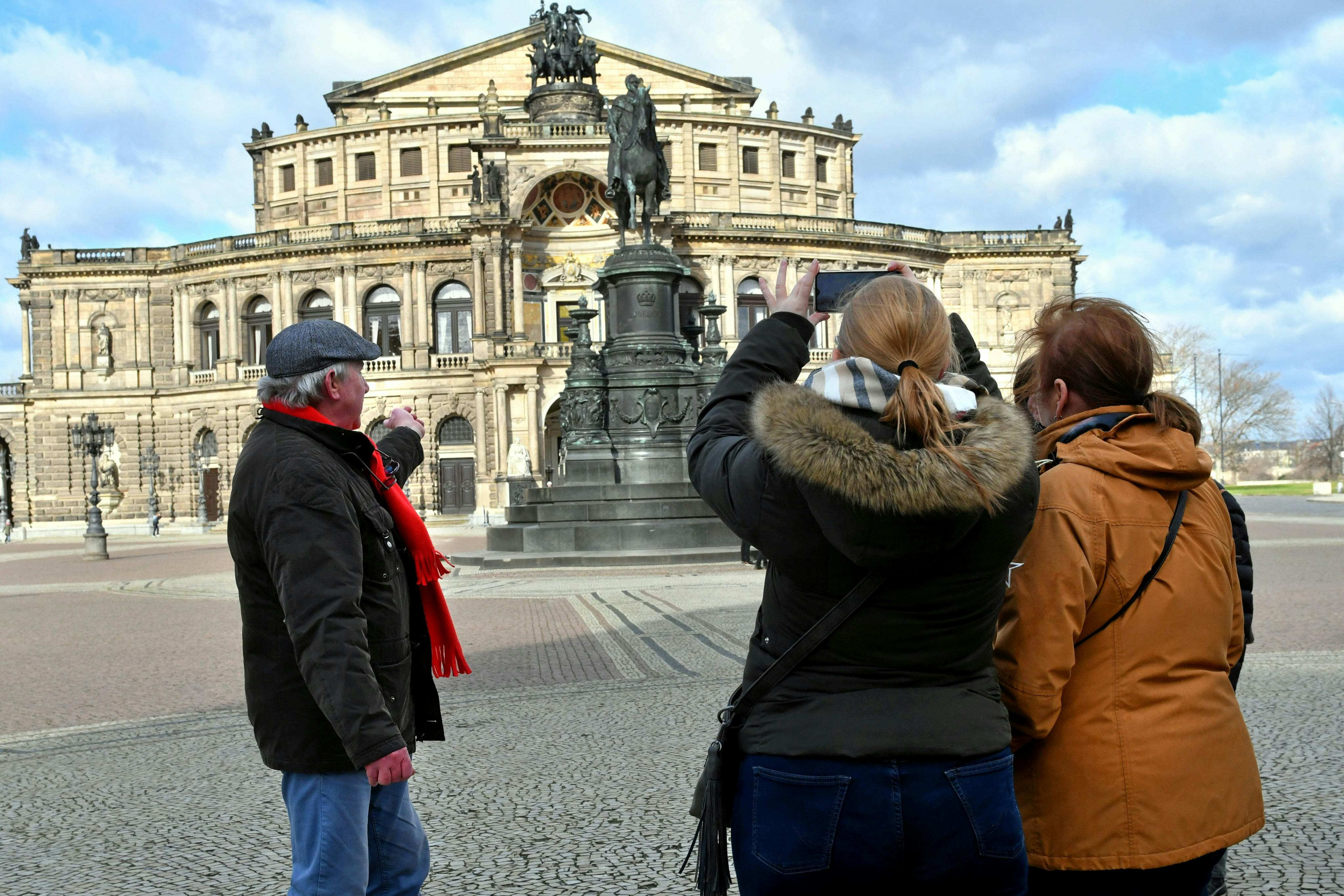 Dresden: Guided Walking Tour in German - Photo 1 of 5