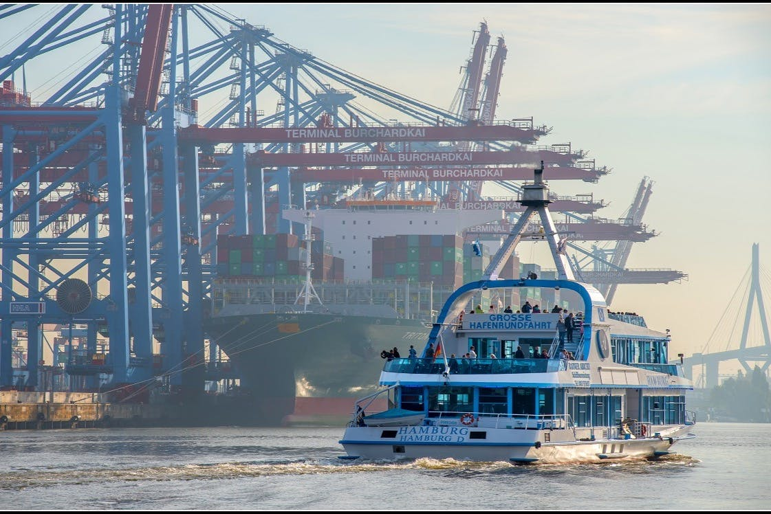 Elphi Plaza Guided Tour and Harbour Cruise - Photo 1 of 5