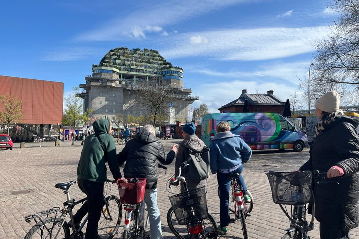 Guided bike tour Hamburg with neat city bikes, cruisers, mountain bikes - Photo 1 of 10