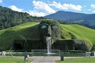 Innsbruck and Swarovski Crystal World Private Tour from Munich in