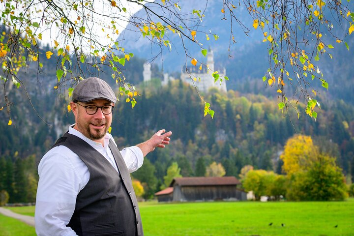 I love stopping in the fields in front of Neuschwanstein for great photo's