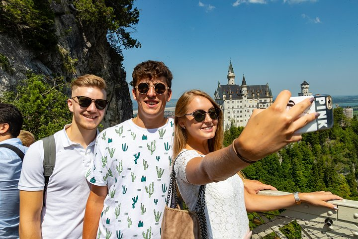Capture unforgettable moments with friends against the stunning backdrop of Neuschwanstein Castle. The majestic architecture and surrounding Bavarian landscapes create a perfect setting for lasting memories.