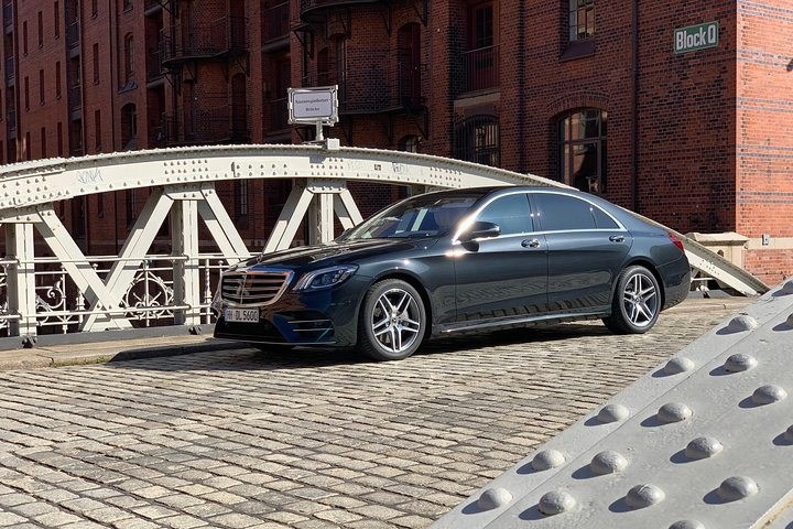 Private sightseeing tour with a Mercedes S-Class - Photo 1 of 6