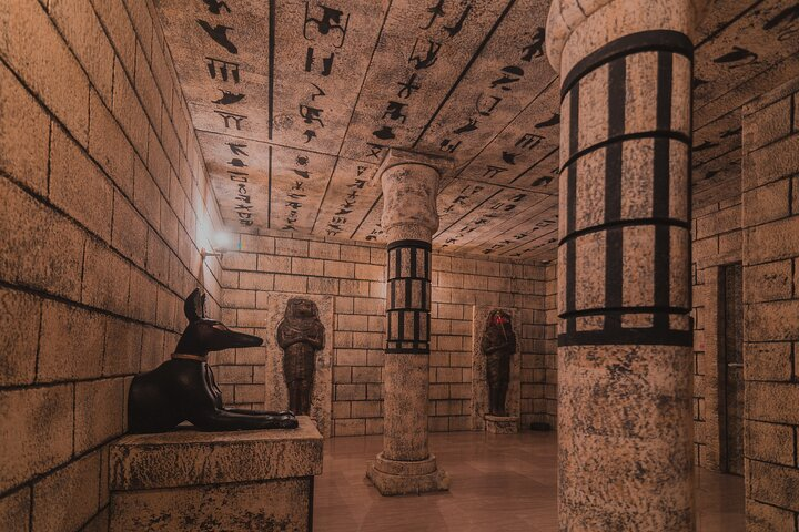 Step into the mystery of Tutankhamun's Tomb where ancient decor and intricate puzzles offer an immersive experience that challenges your wits and invites adventure in the heart of Berlin.