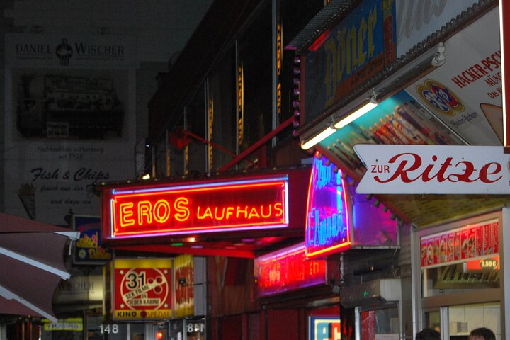 Sex, drugs and hot dog neighborhood tour in Hamburg - Photo 1 of 7