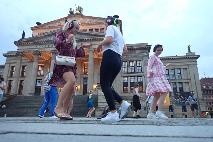 Silent disco through downtown Berlin with flash mobs - Photo 1 of 7