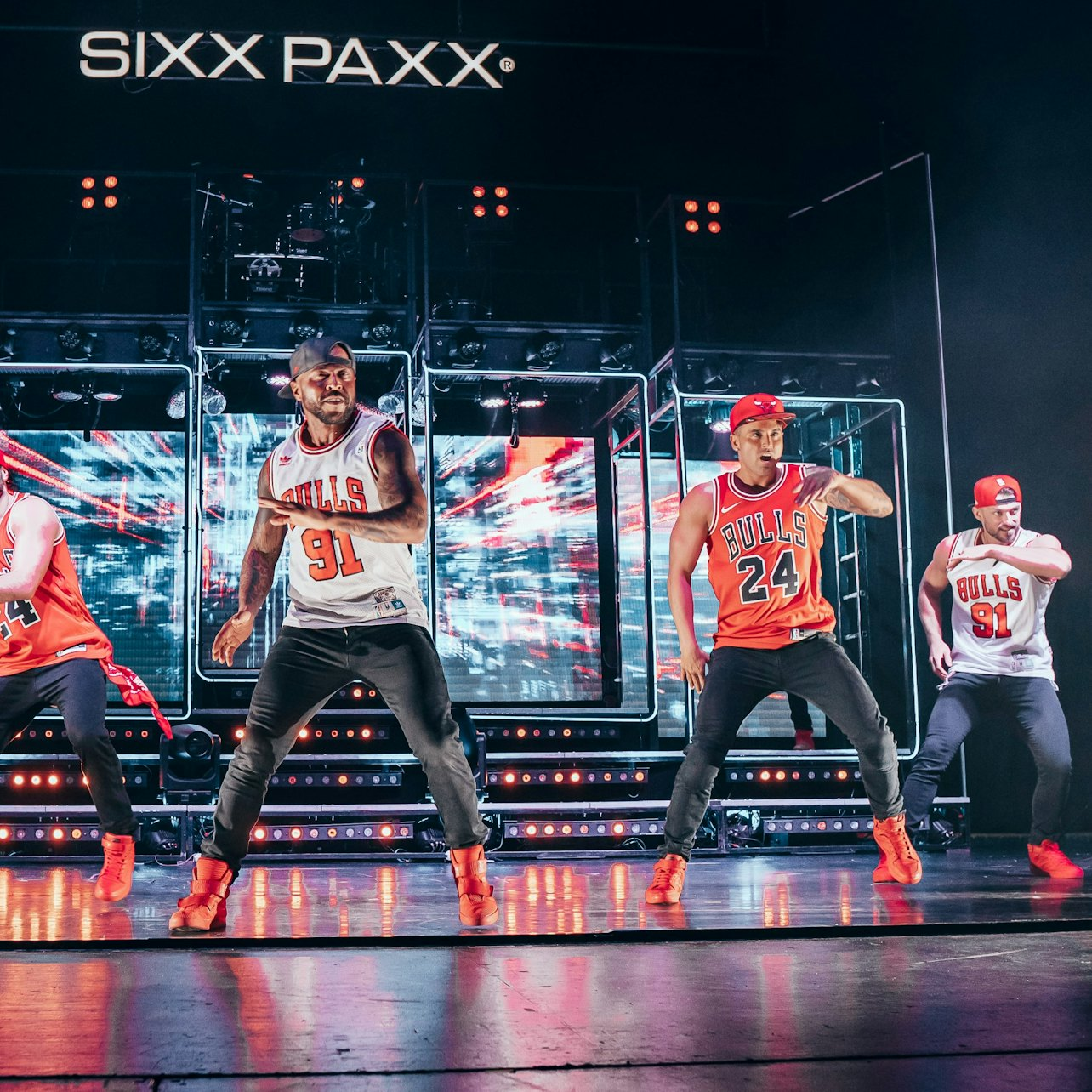 SIXX PAXX Show - Photo 1 of 5