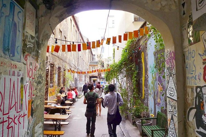 Private Tour: Berlin Off-the-Beaten Path Walking Tour 