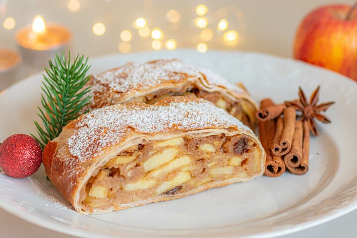 Traditional German Food and Cologne Old Town Private Tour - Photo 1 of 10