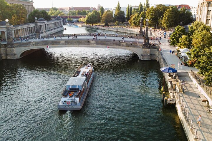 Romantic moonlight trip by ship through Berlin - Photo 1 of 13