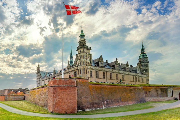 Explore the majestic Kronborg Castle where history and legends intertwine. Surrounded by lush landscapes it's an ideal backdrop for capturing moments of Denmark's rich heritage.
