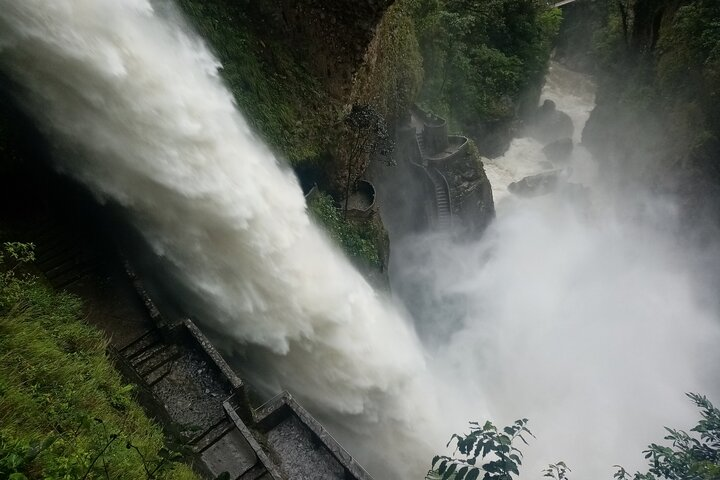 “Adventure in Baths: Waterfalls, End of the World Swing and More” - Photo 1 of 10