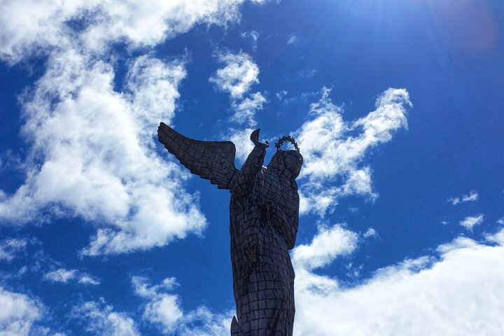 Virgin of El Panecillo overview