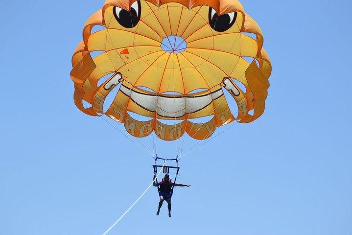 30-Minute Parasailing Adventure in Hurghada with Hotel Pickup - Photo 1 of 6